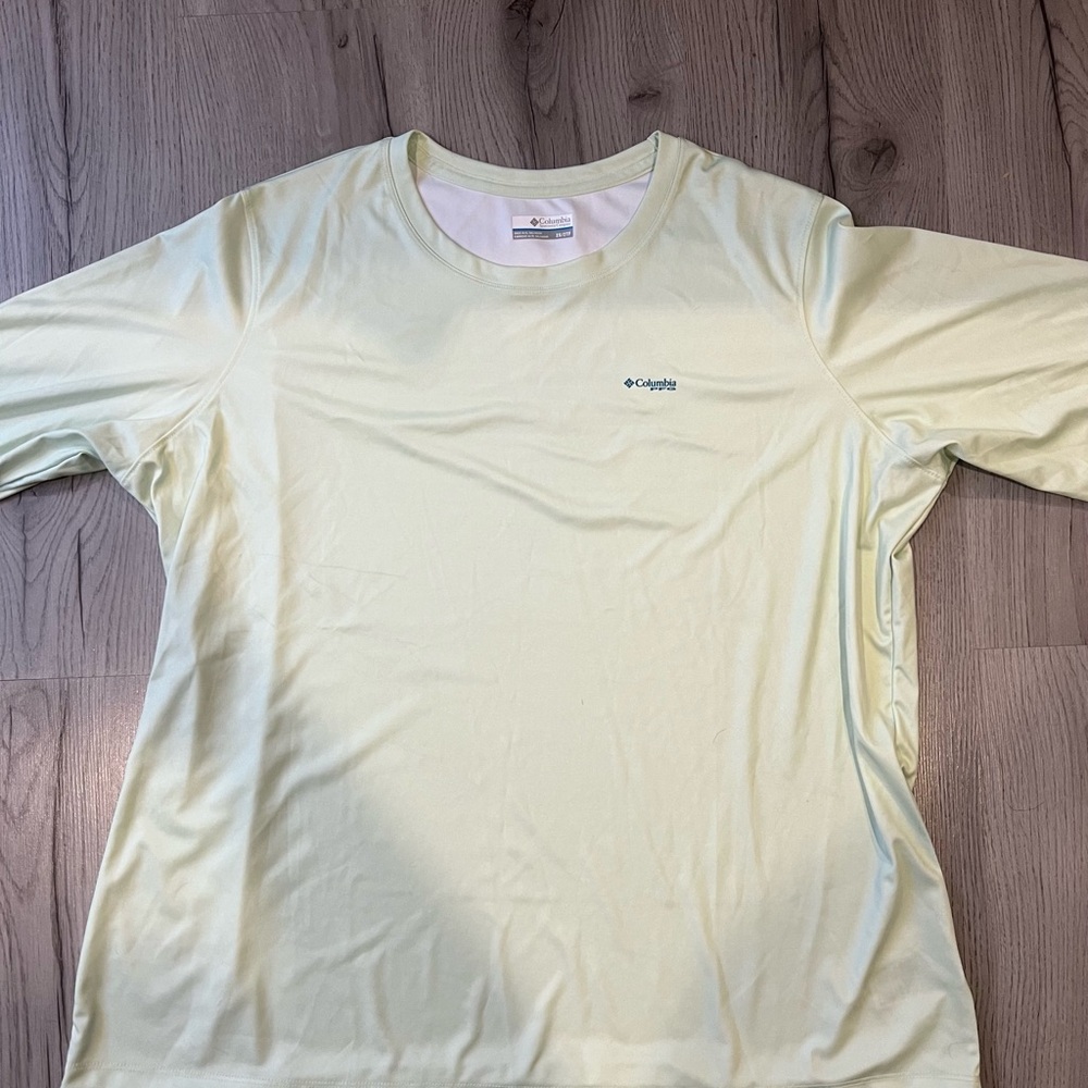 Columbia Green Long Sleeve Tee for Casual Comfort